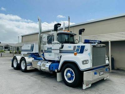 Mack Superliner R722
