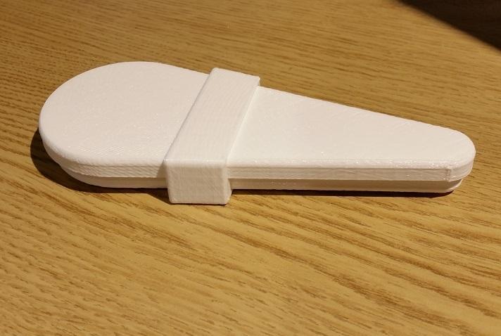 Travel case magnifying glass