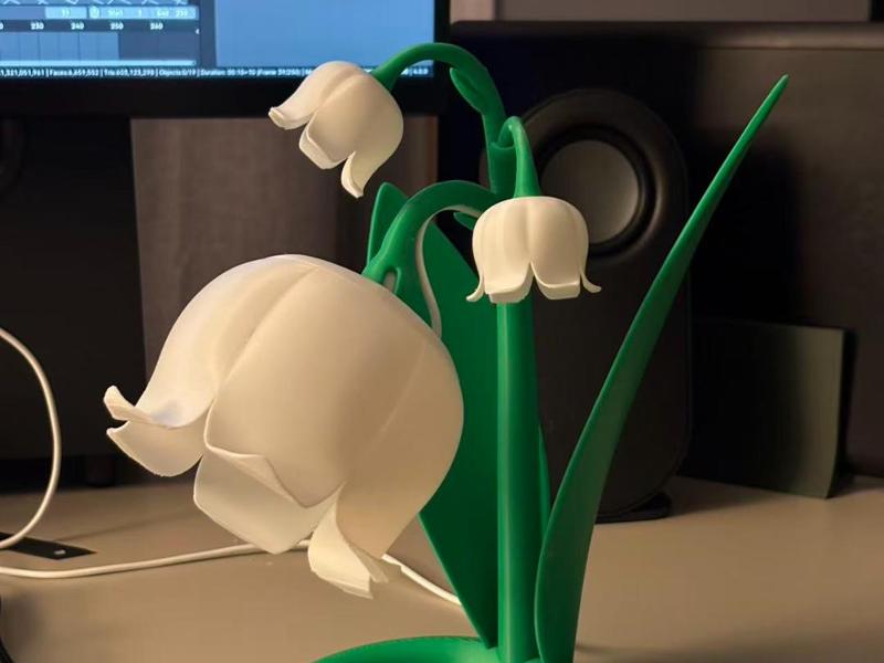 Lily of the Valley shaped small desk lamp