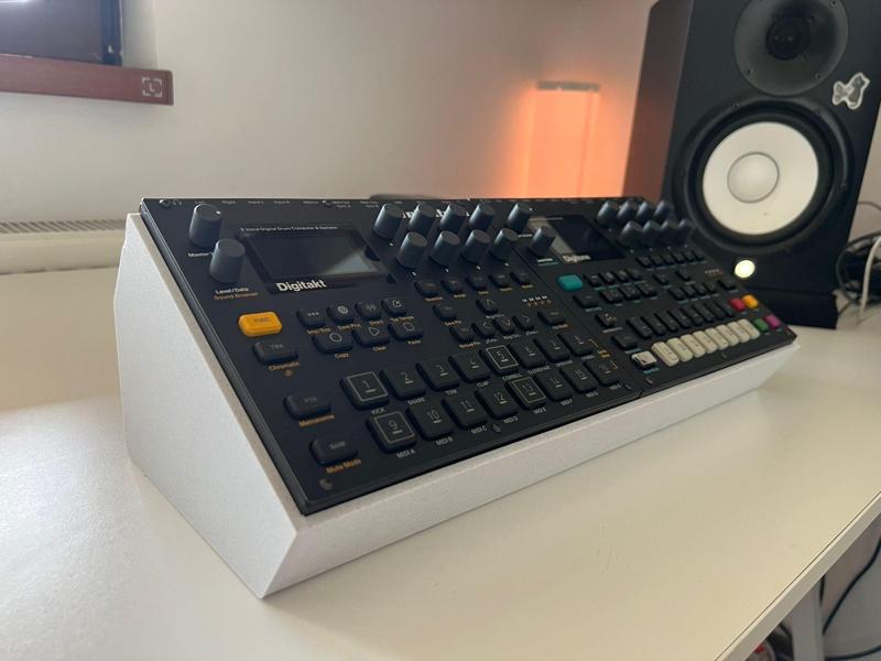 3D-Printed Dual Stand for Elektron Gear – Digitakt, Digitone, Syntakt, Analog Heat (30° Tilt)