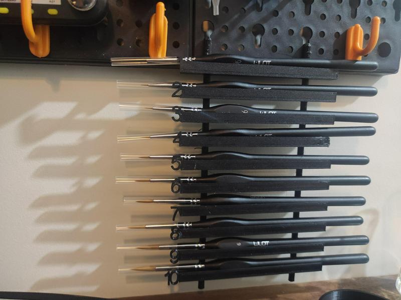 Numbered brush holder