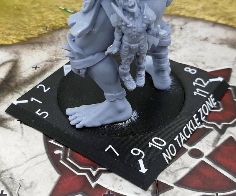 Giant Base for Fantasy Football / Blood Bowl