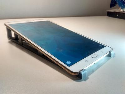 Foldable laptop/tablet stand