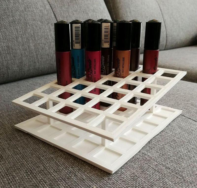 Easy lipstick holder