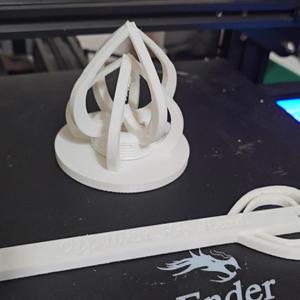 Break down Red Queen travel yarn holder/ End holder