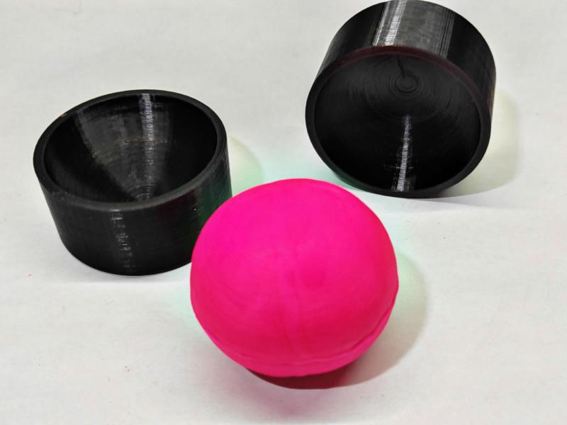 Bath bomb and solid shampoo presses