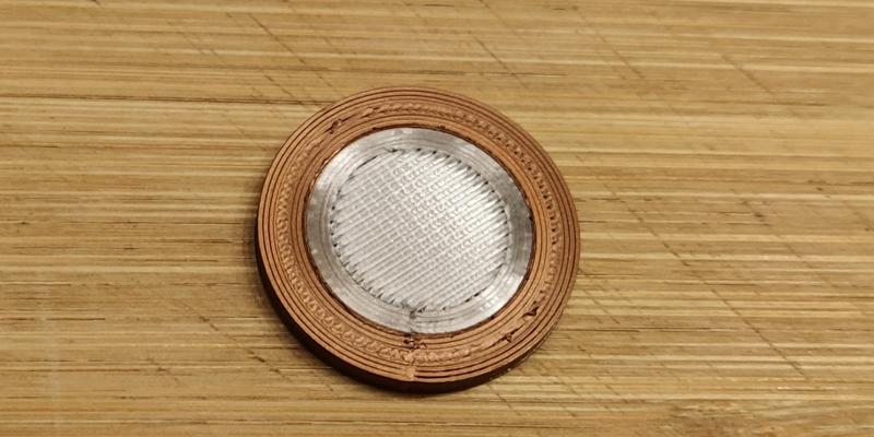 Coin for supermarket trolley with Euro colors