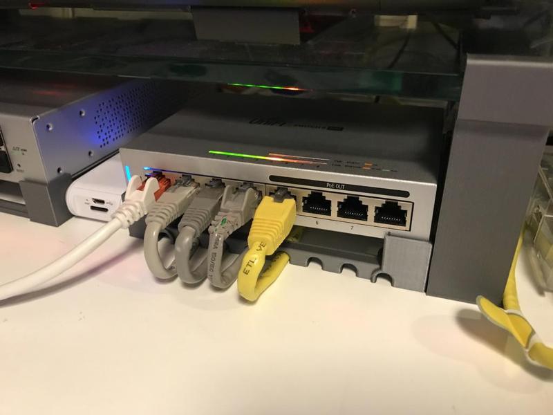 Ubiquiti UniFi Switch 8 POE-60W Stand