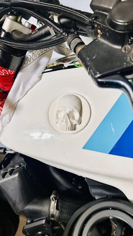 For BMW K100 fuel tank and back wheel