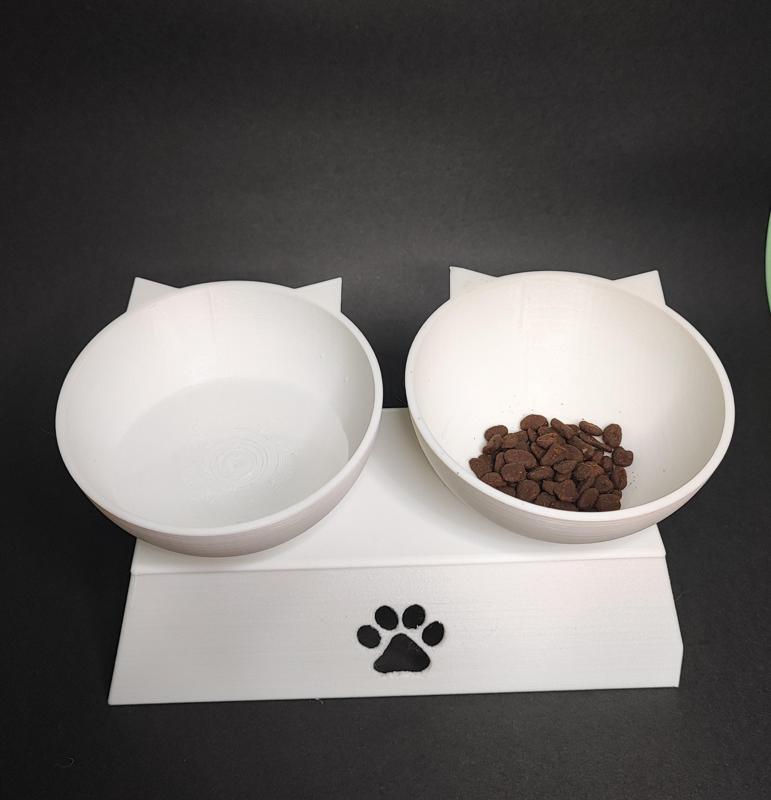 Double cat feeder with elevation