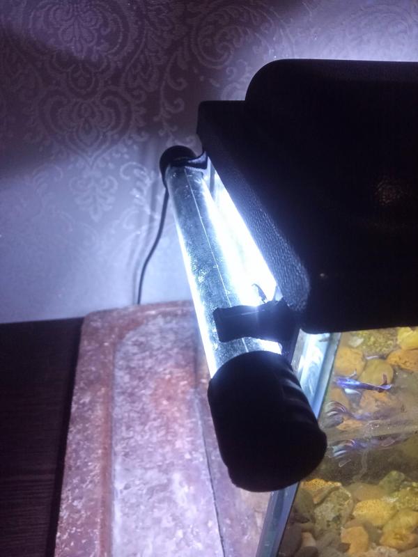Aquarium light bracket
