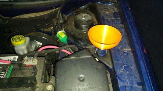 Fiat Punto 2nd Gen. (188) Screenwash Funnel