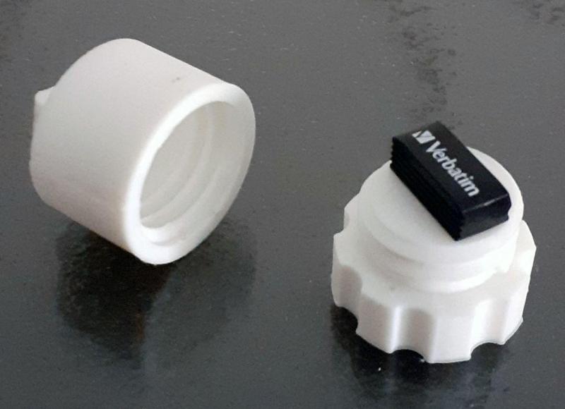 Keychain to contain Verbatim micro USB