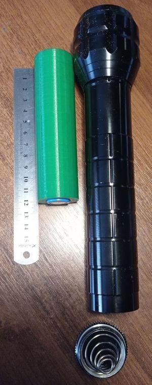 Flashlight 18650 battery adapter