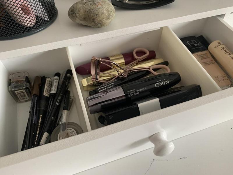 Trennwände für Schminktischladen