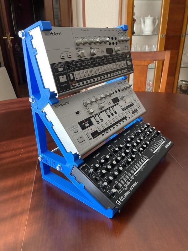 Triple Roland Boutique Stand