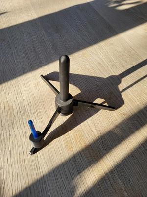 Double flute stand for both a transverse flute and a piccolo