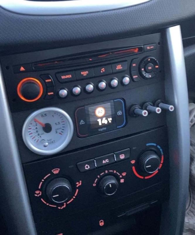 Peugeot 207 center console