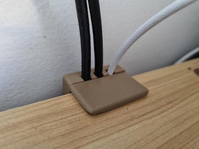 Cable holder for 3 cables