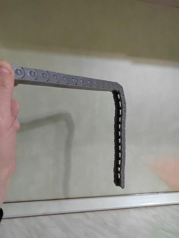 Cable chain with variable angle of rotation