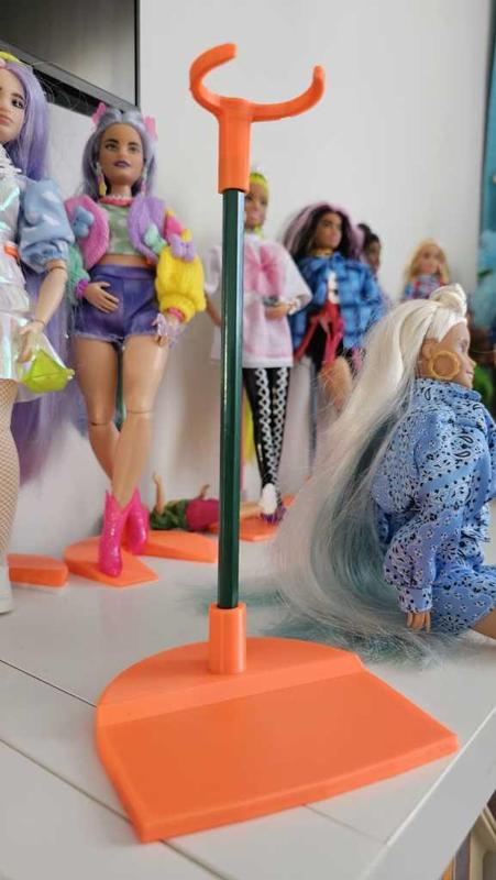 Barbie Extra Stand from Pencil