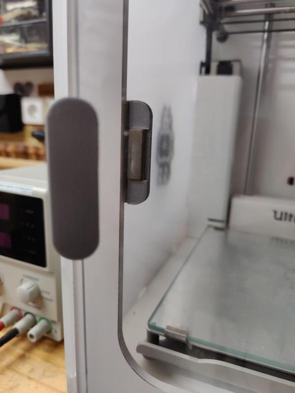 Minimalist Non Destructive Ultimaker 3 Door
