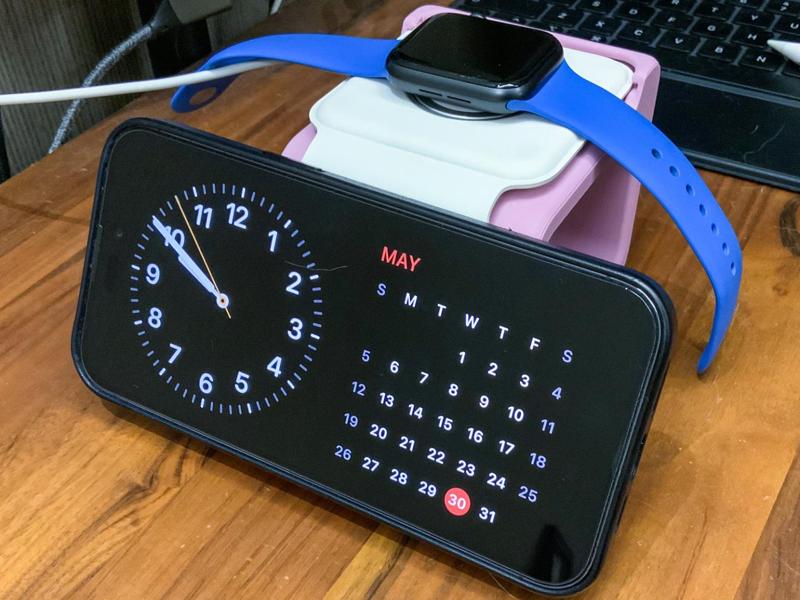 apple wireless charger  “standby”  base