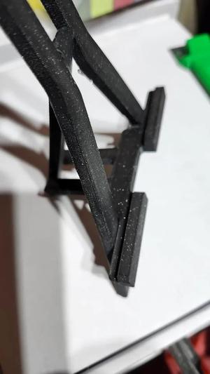 Print in place easel (with lip)   