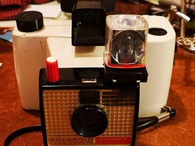 Polaroid Swinger AG-1 to flashcube adapter