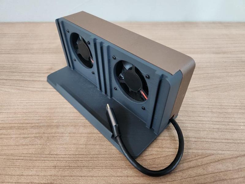 Phone dock for gaming on TV (with fans and type-c hub)