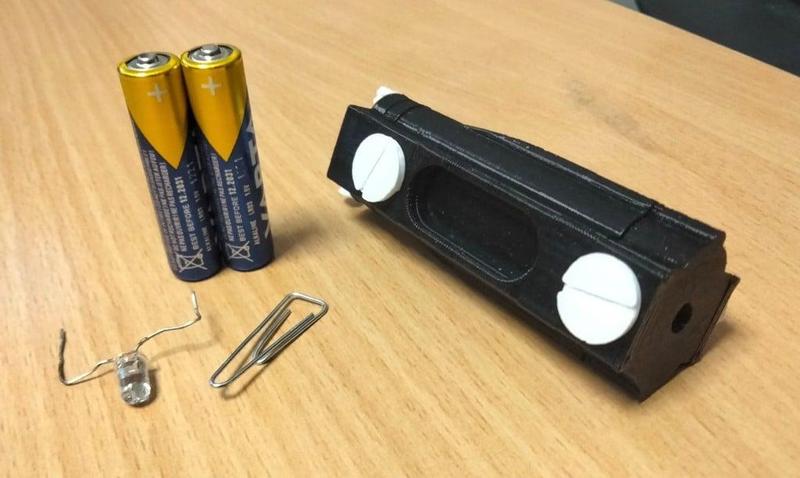 Easy to assemble flashlight