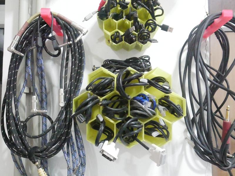 Honeycomb Cable Organizer (HDMI, DP, DVI)