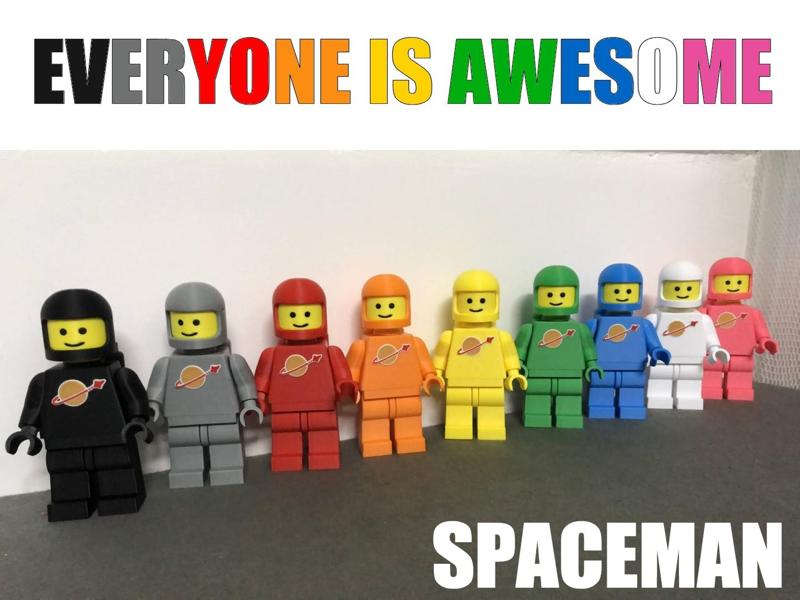 Easy brickman figurine spaceman 360%