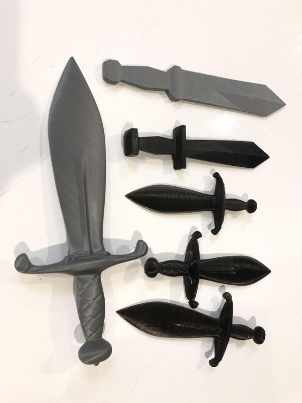 Fantasy short swords or daggers - low res to high res