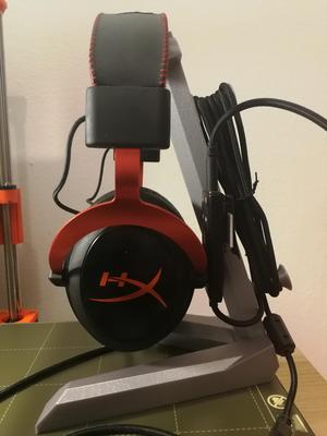 Headphone stand