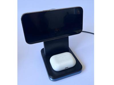 iPhone Baseus charger stand (with Airpods)