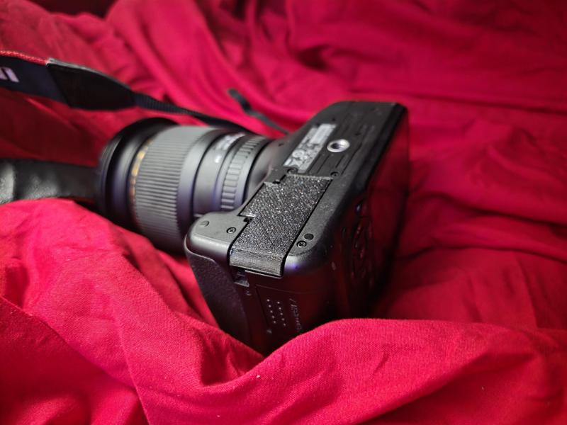 Canon EOS Rebel T2i / 550D / Kiss X4 Battery Door