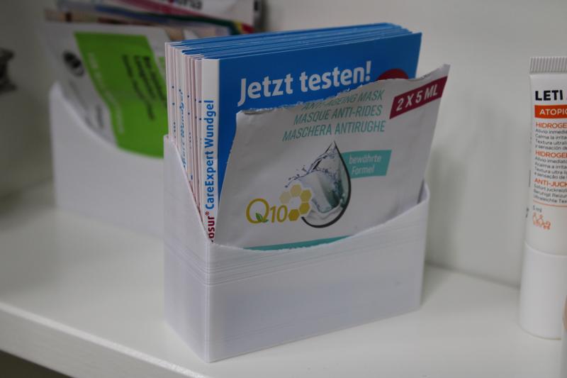 Minimal cosmetics and baking ingredient sachet holder