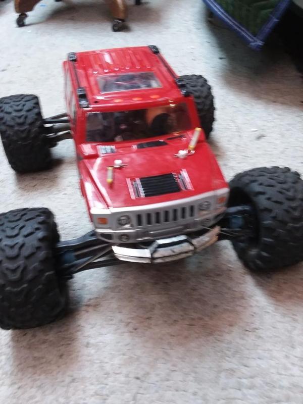 Traxxas T-Maxx to Revo body adapter