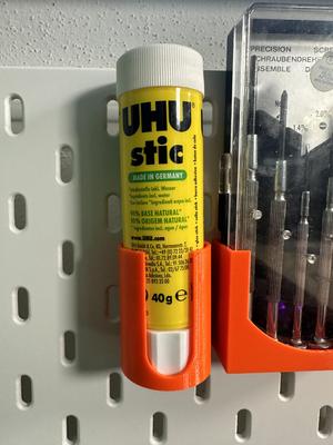 Parametric Glue Stick Holder for Skadis (SkadisTNut, FreeCAD)