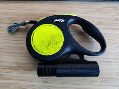 Flexi leach flashlight mount