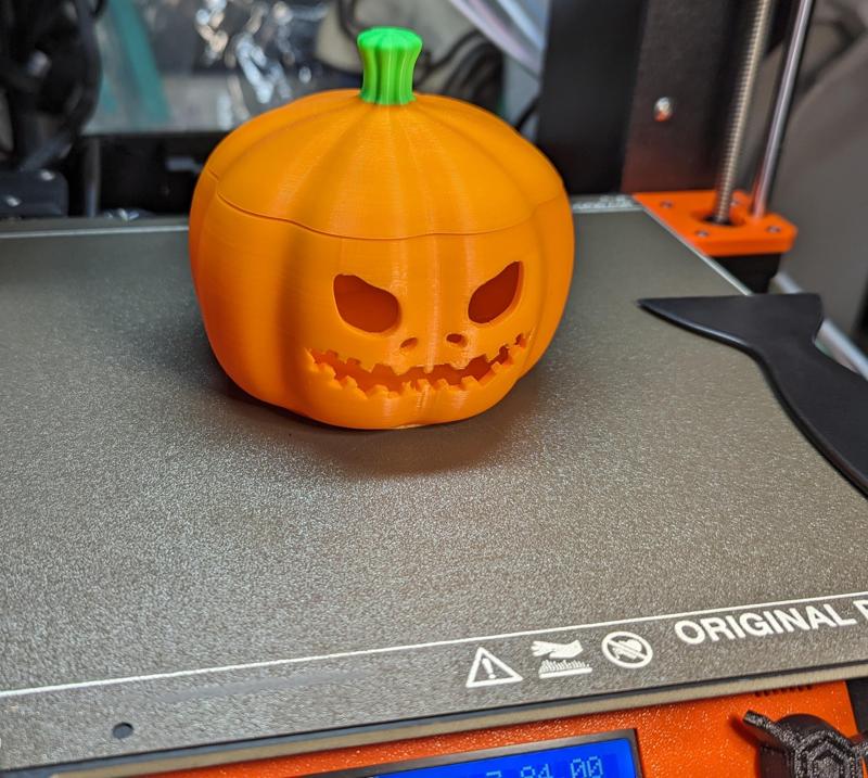 Spooky Halloween pumpkin decoration / Unheimlicher Halloweenkürbis Dekoration