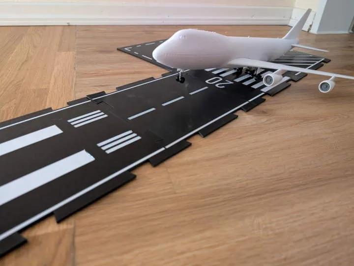 Airport Runway - For the bigger planes - Flugplatz Startbahn Landebahn   