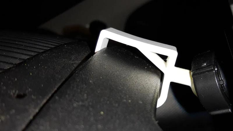 Toyota Aygo dashboard phone clip   