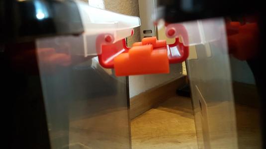 Clip for assembling storage boxes Kis Bi Box