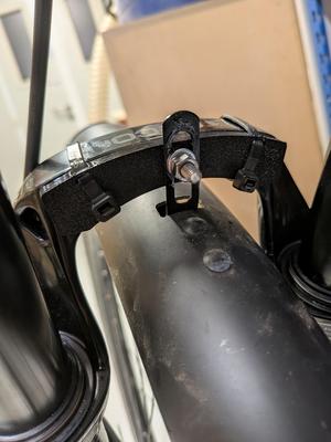 Rockshox Recon suspension fork top mudguard mount