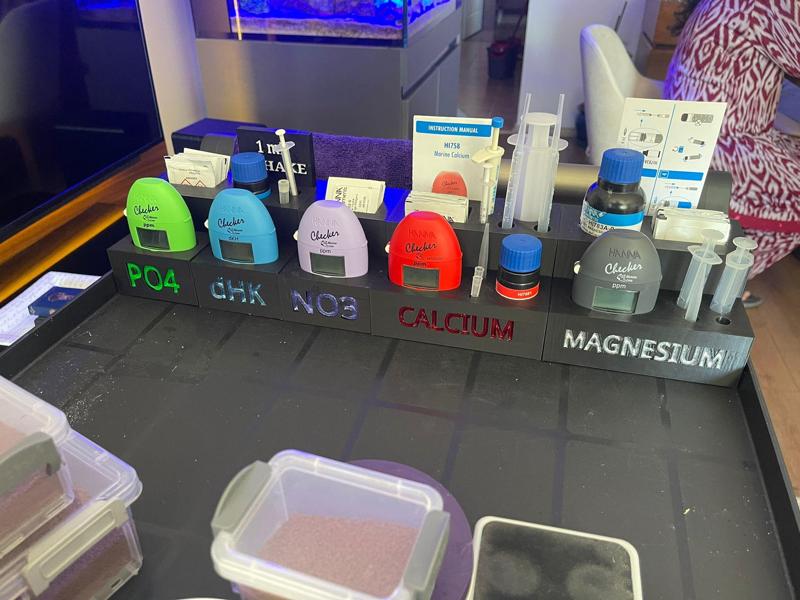 Holder for hanna checker calcium