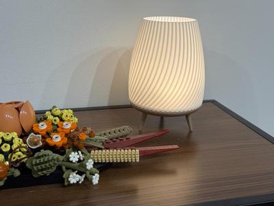 Spiral Desk Lamp – Battery-Powered 3D Print