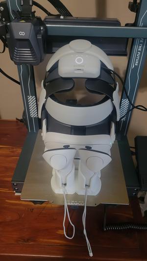 QUEST 3 (smaller) stand