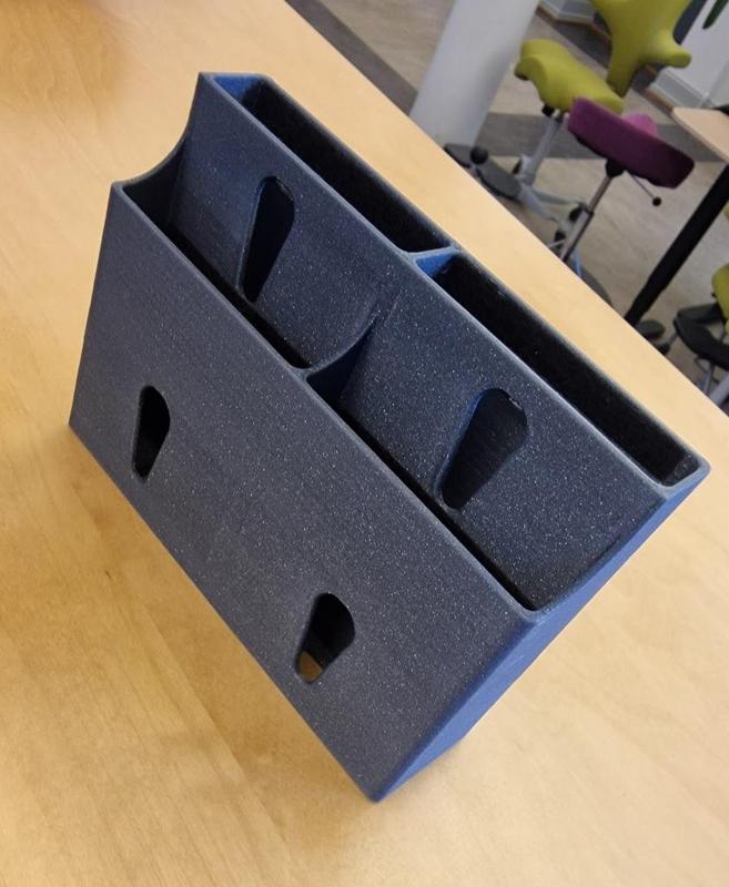 Wallmounted multistorage for phones